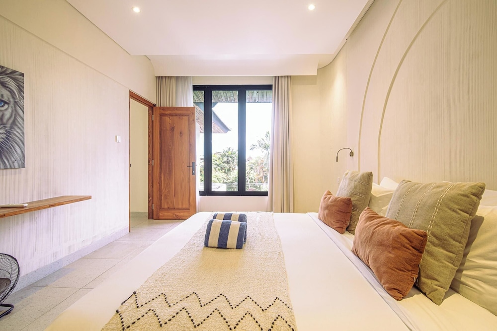 Chic 4-br Villa in Central Seminyak, Beach 5 Mins