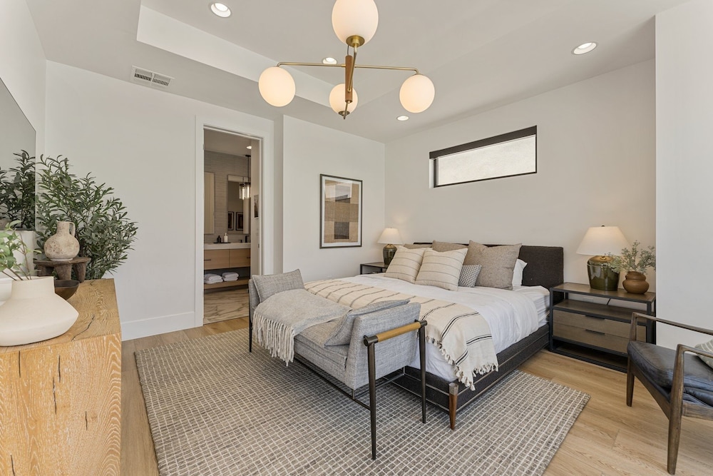 Luxury Beachside 7 Bedroom Home