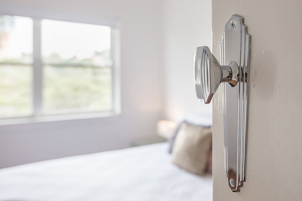 Art Deco 2-bed Close to City and Harbour