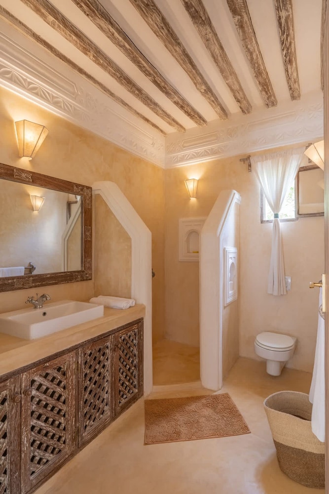 Amani House 5 Bedrooms Sleeps 10