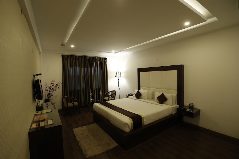 The Sai Leela Hotel Bangalore view 4