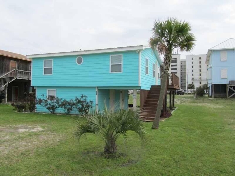 West Beach  3 Bedroom Cottage by RedAwning