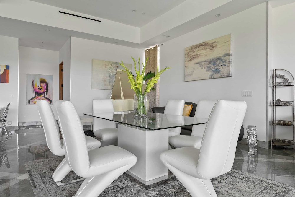 Luxe LA Escape w/ Pool, Views & Game Room Alta Vista Estate by Avantstay