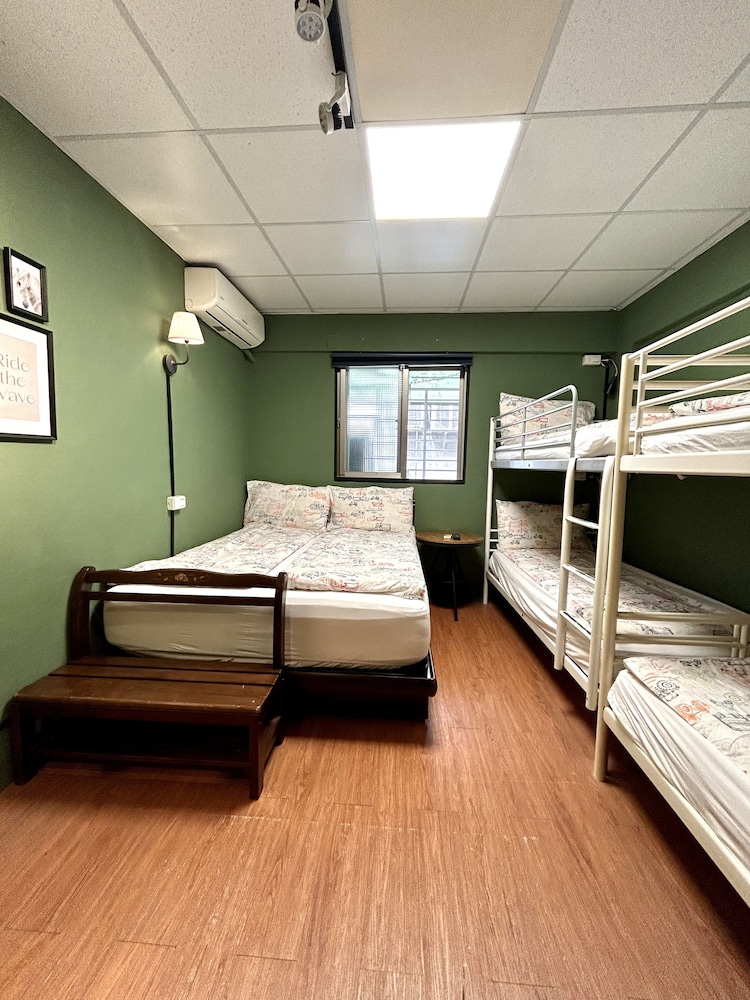 Ximen Triple Tiger Hostel