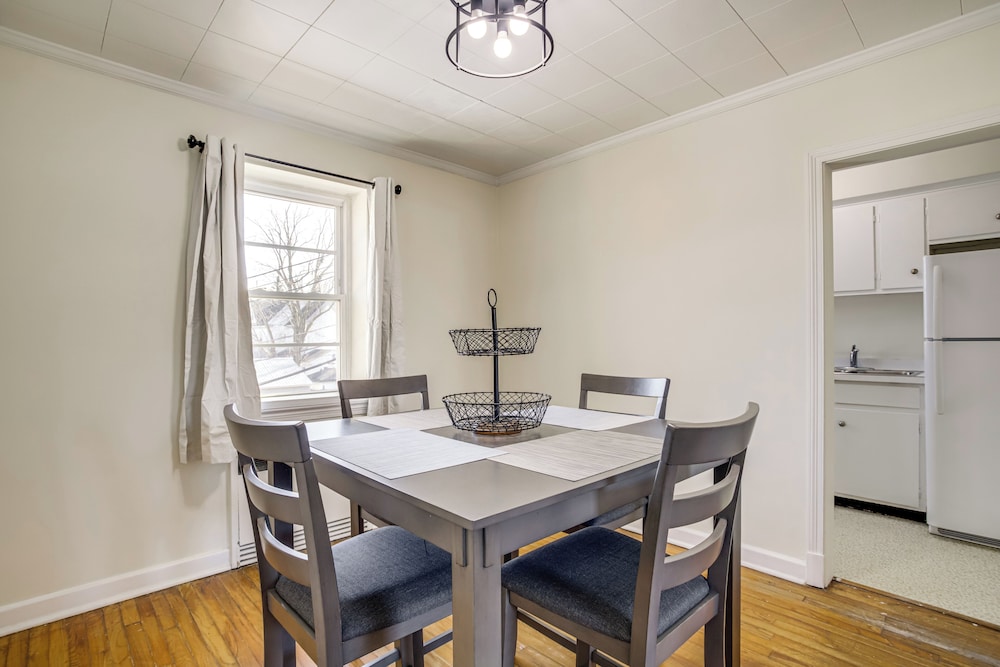 Cambridge Apt in Walkable Neighborhood