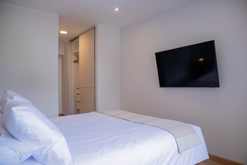 Beautiful 2BR With Fantastic Pool in Miraflores