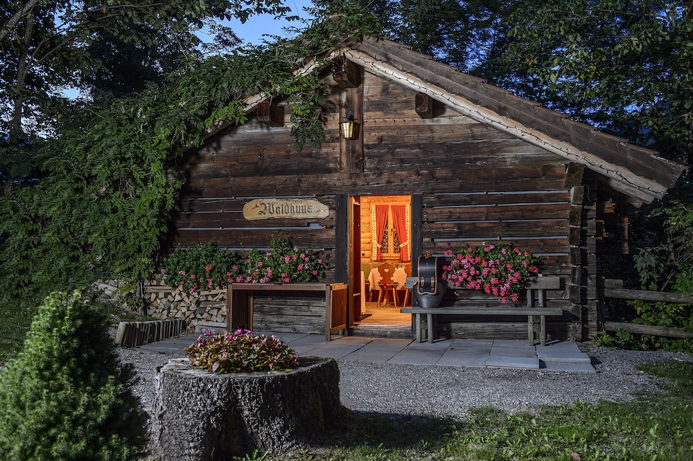 Hotel Park Gstaad - Image 1
