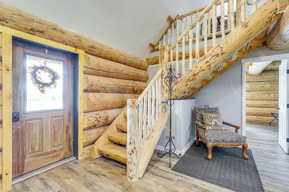 < 2 Mi to Skinwalker Ranch: 'rustic Cliff' Retreat