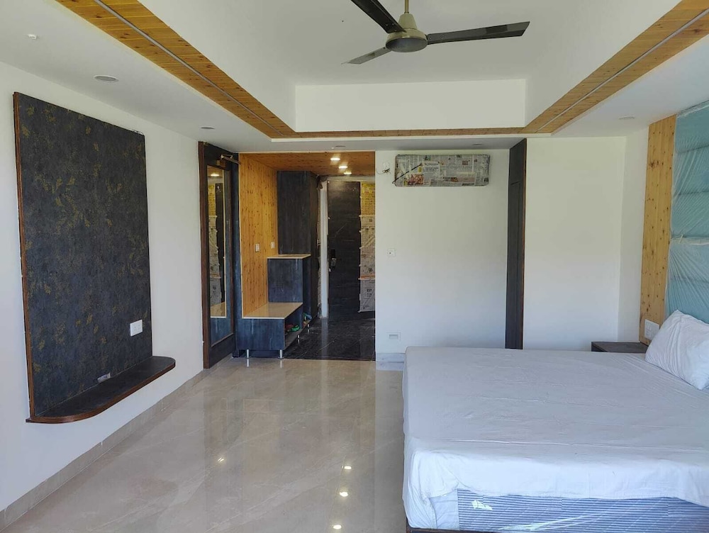 Playotel Resort Kasauli view 4