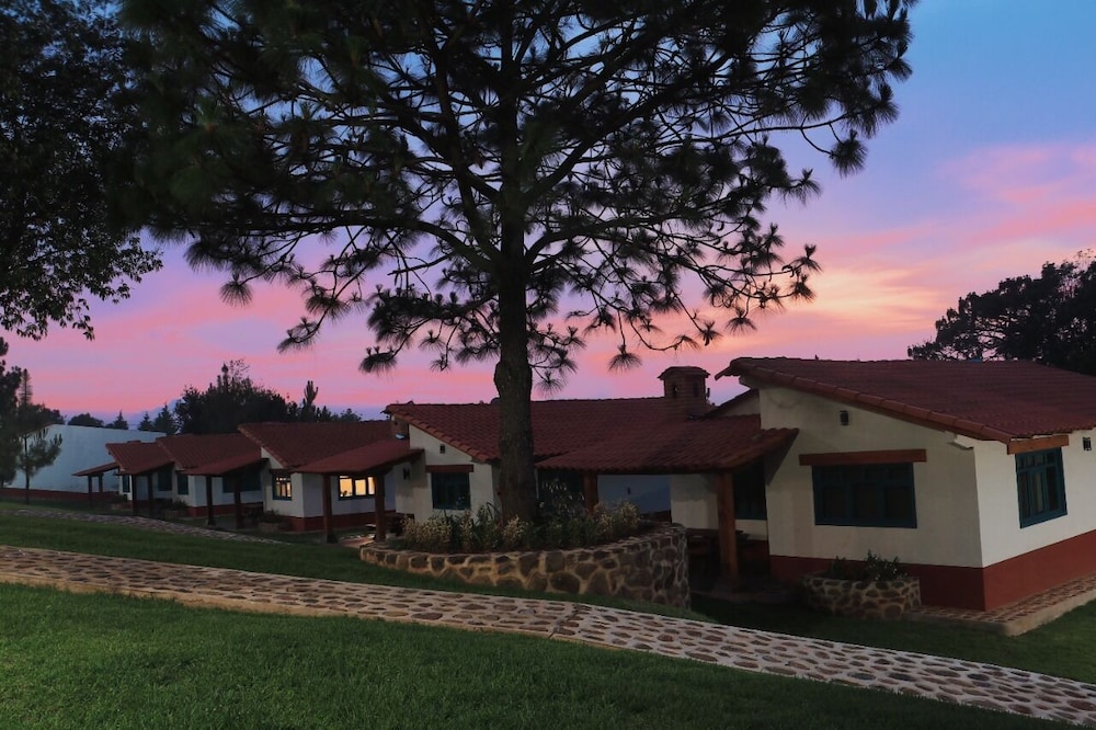 Hotel Mazzatl - Image 1