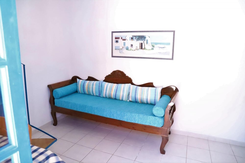Santorini Luxury Retreat - Seaside Twin Gem view 3