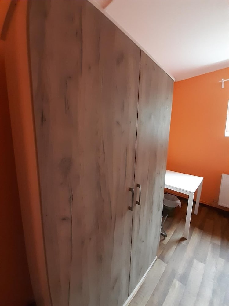 2-Rent Group Hostel Rooms&Apartments TUB19A