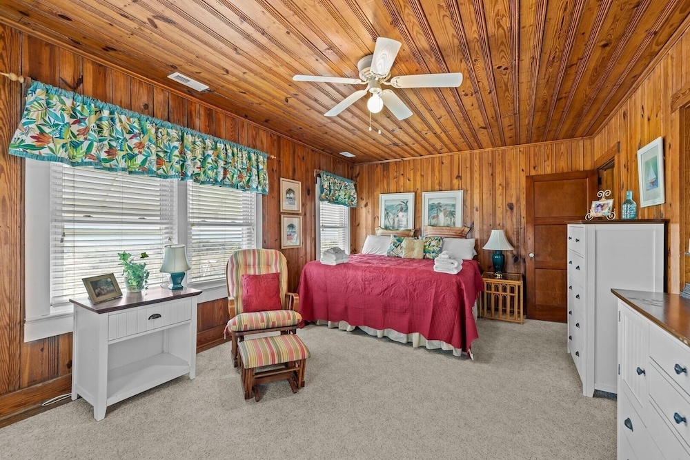 Pollock Cottage 6 Bedroom Home