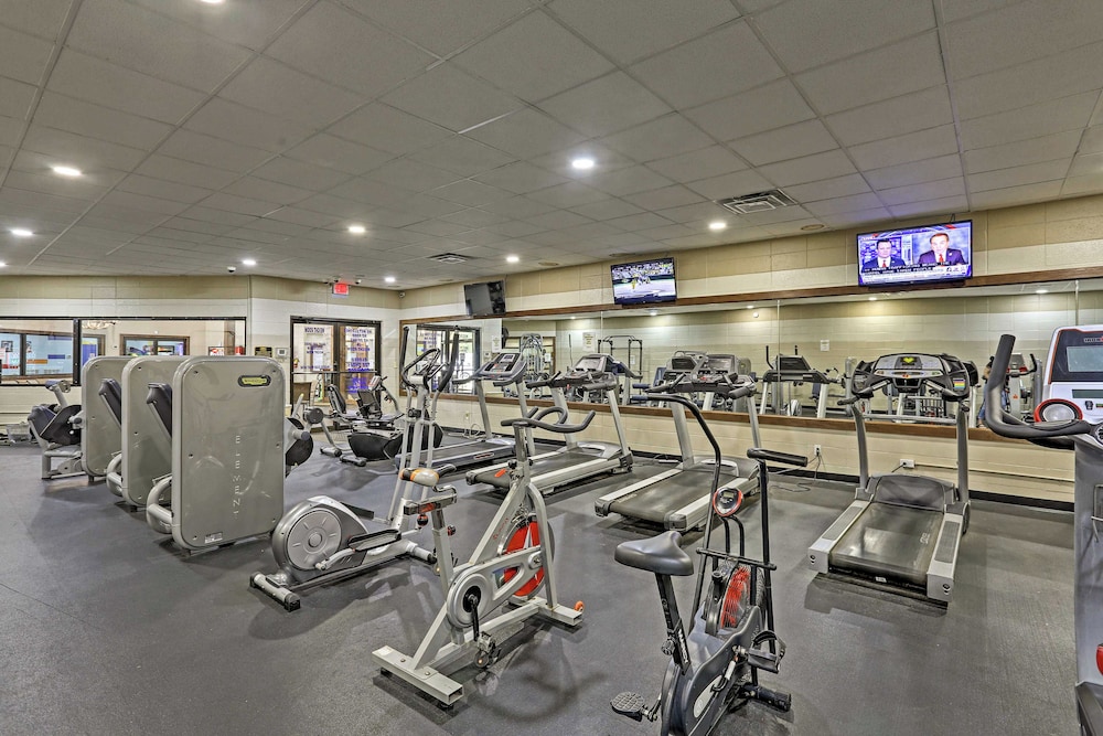 Pet-friendly Resort Cabin 5 Mi to Dtwn Ellijay!