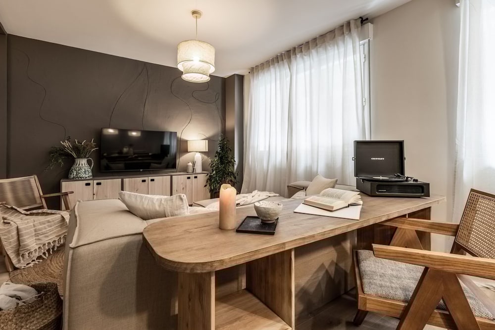 Andujar - 3 Bedrooms in Trafalgar