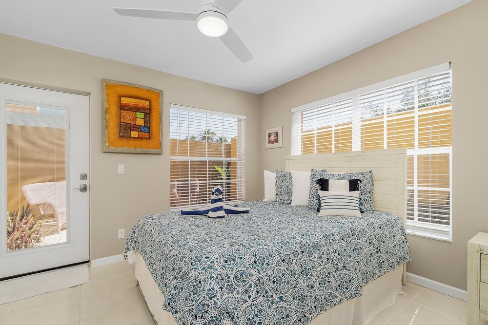 5535 Casa De Lujo: Heated Pool W/ Water Views 4 Bedroom Home