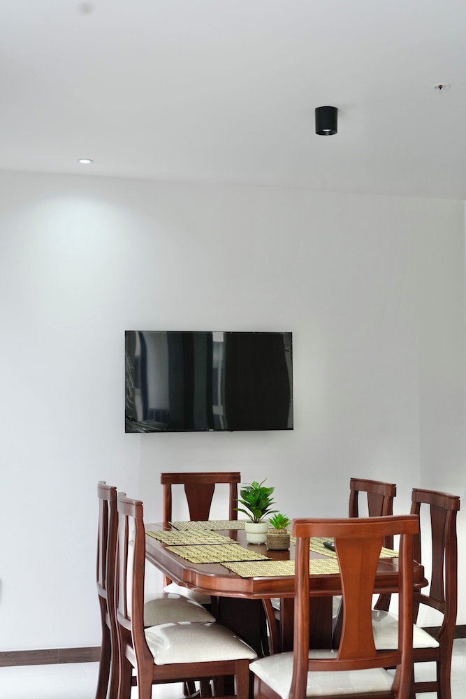Seis Residences