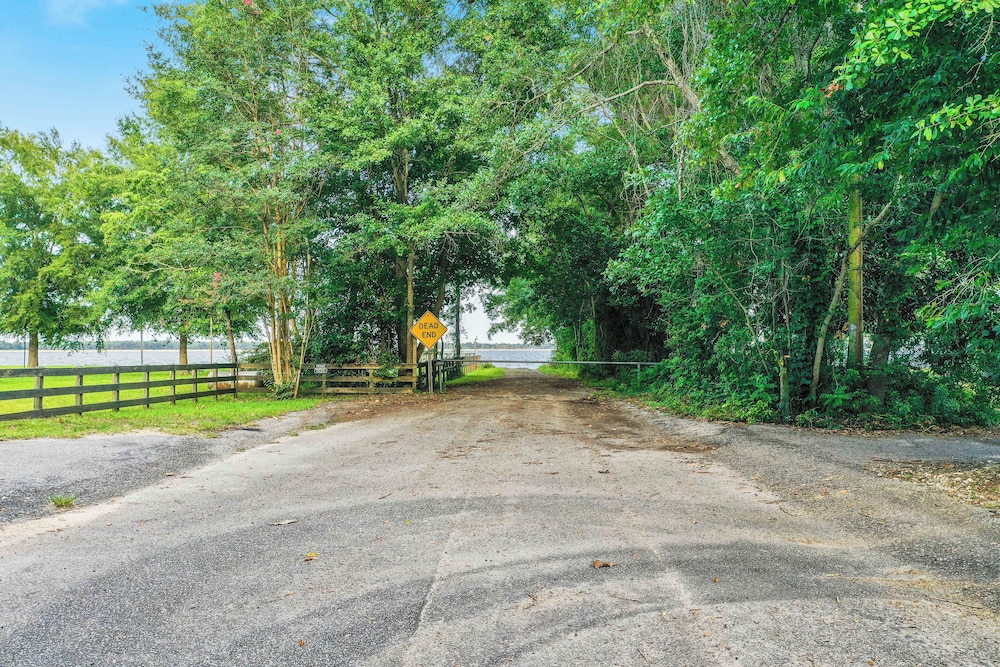2BR Lakefront Getaway w/ Dock & Boat Launch
