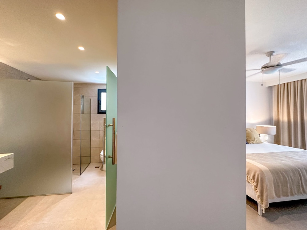 Luxury 3 Bedroom Apartment at the Beach