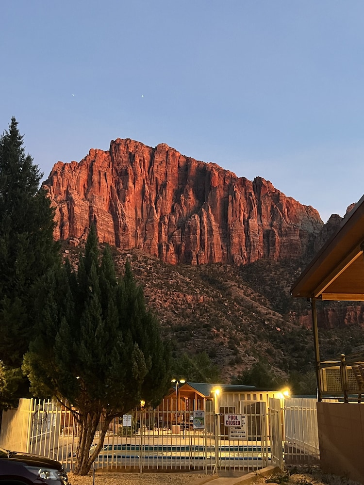 Zion Canyon Cabins 15