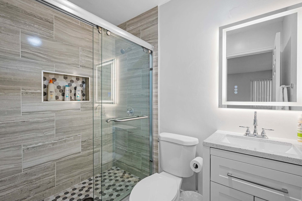 Chic Modern Stay w Patio Near LA Best Sights6