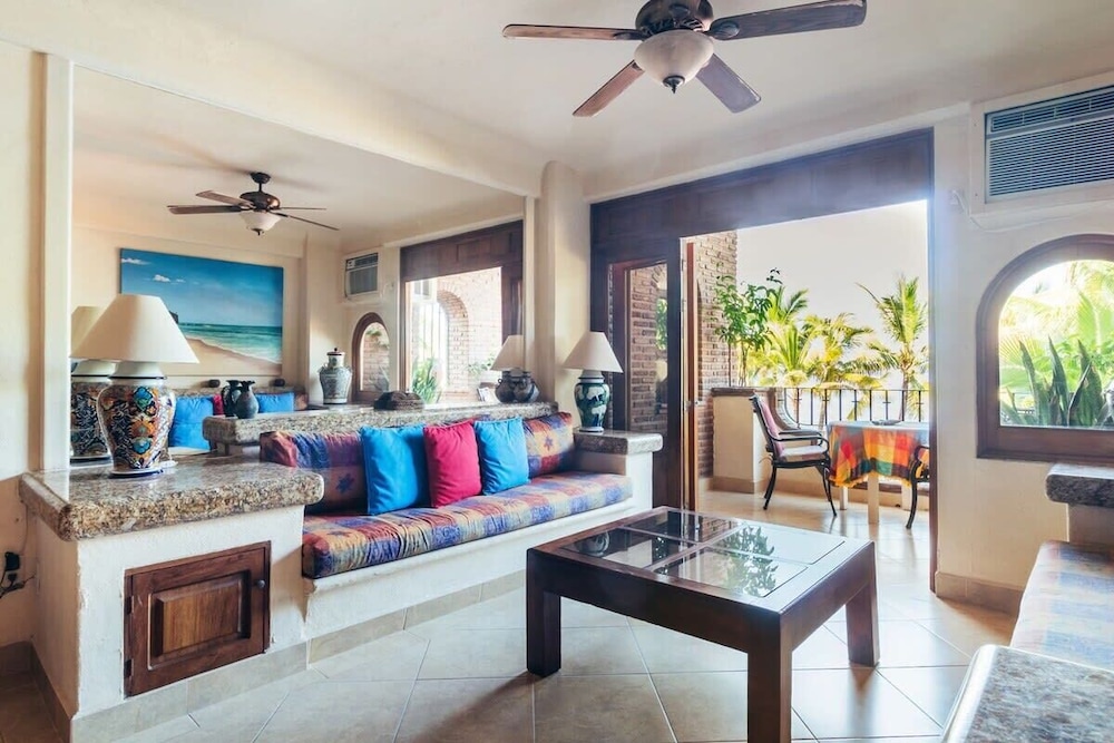 Ocean View 1Br Condo-balcony-beach-pool - 301