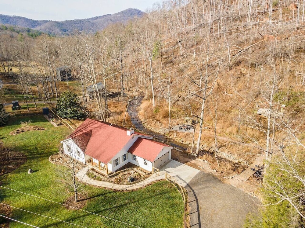 Creekside on Shope hot tub Fire pit