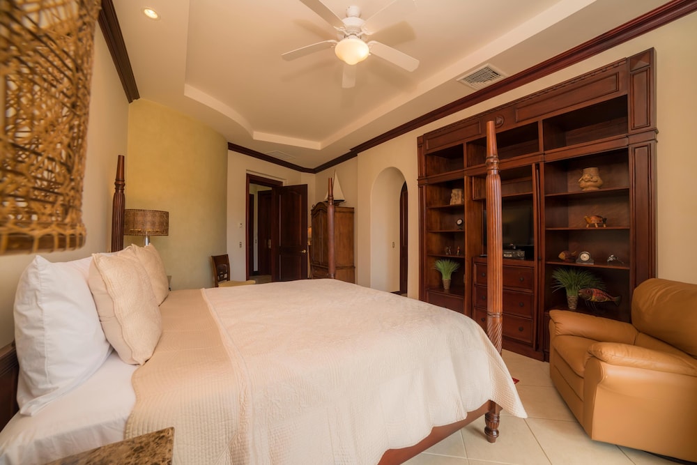 Bella Vista 4E - 3 bdr 3 1 2 Family view 3