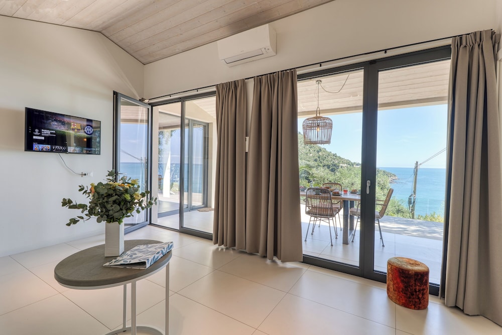 Holiday Resort Balzi Rossi