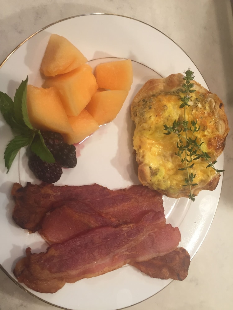 Alyssa House Bed & Breakfast