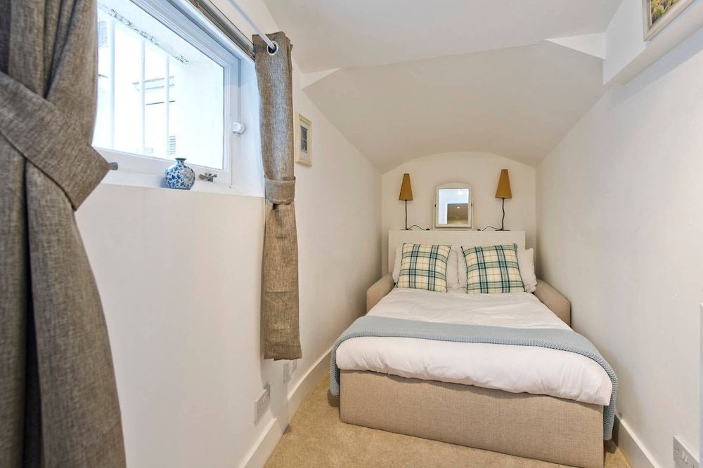 Fantastic 3 Bed Apartment In Earls Court