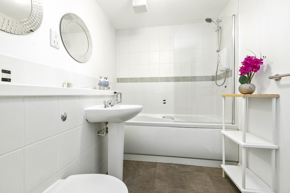 JOIVY Stunning 2-Bed Flat W/ Free Parking