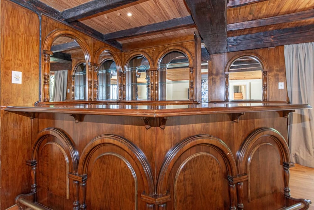 Super Spacious Fun Home! With Pool, Den and Bar