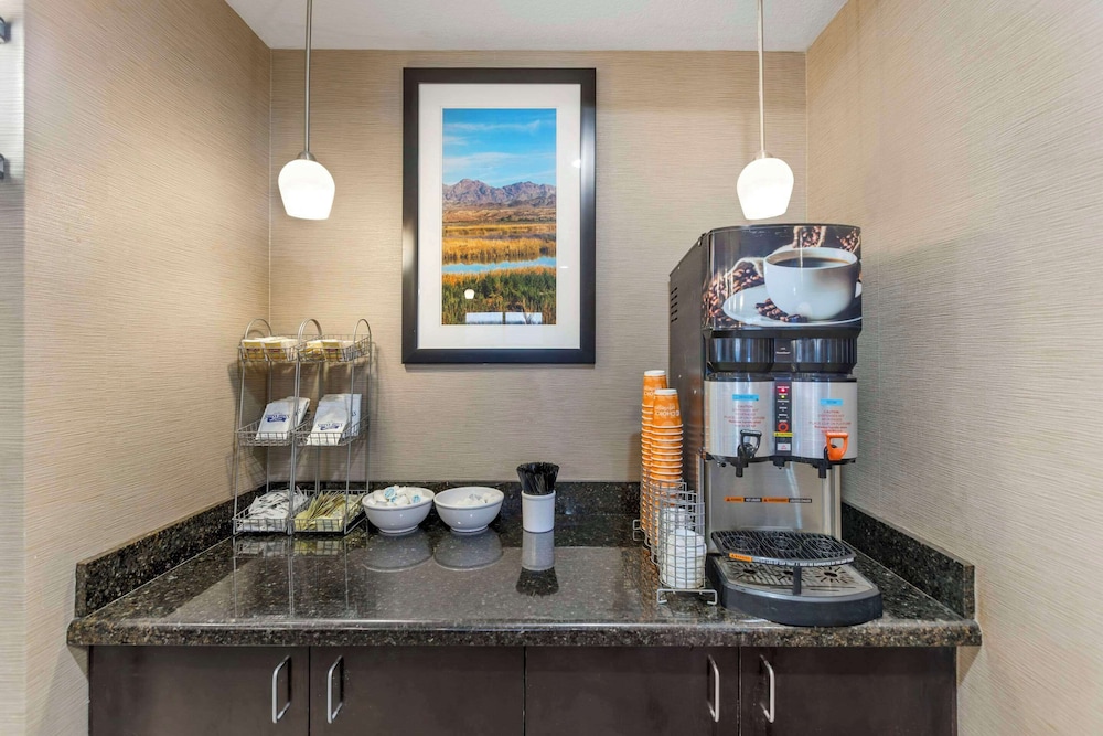 Comfort Suites Blythe view 5