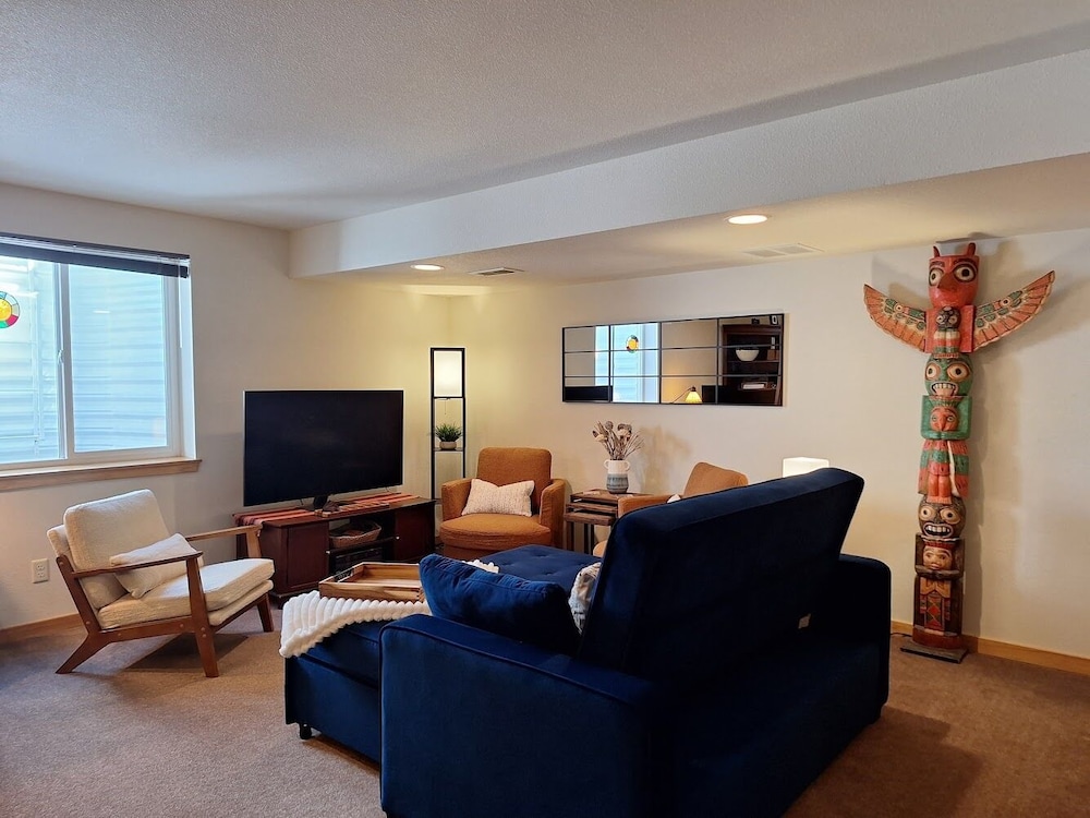 Rigden Retreat Garage, Dog Friendly, Near Trails