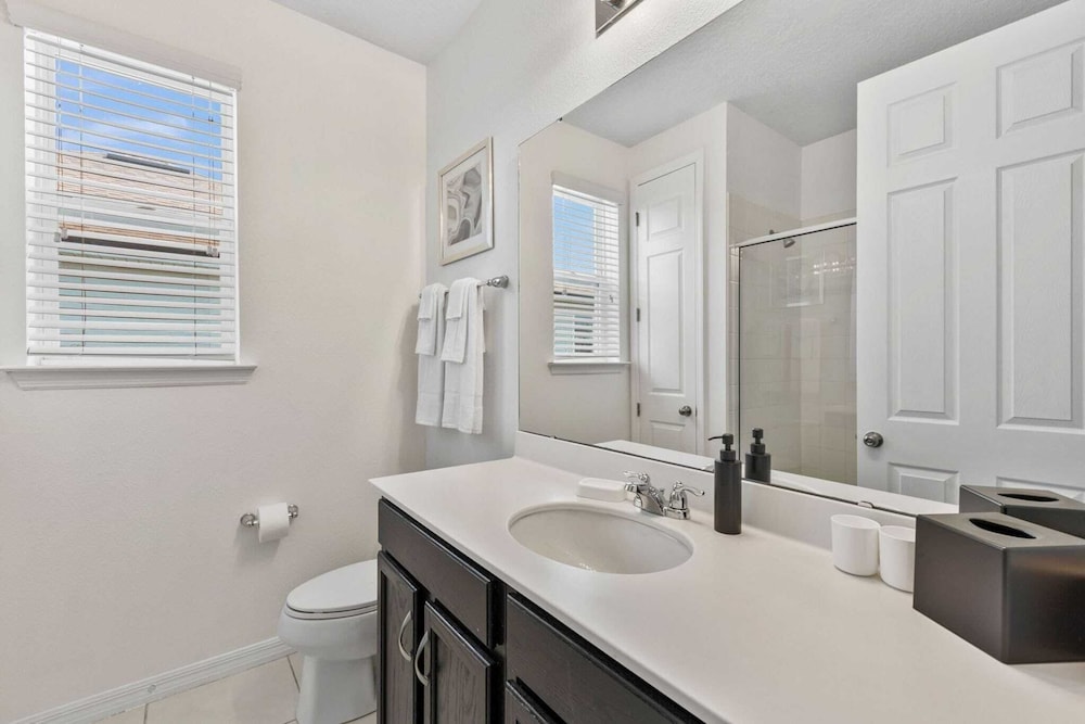 Minutes to Disney Parks + Universal Sleeps 21 w/ Pool, Hot Tub, Game Room