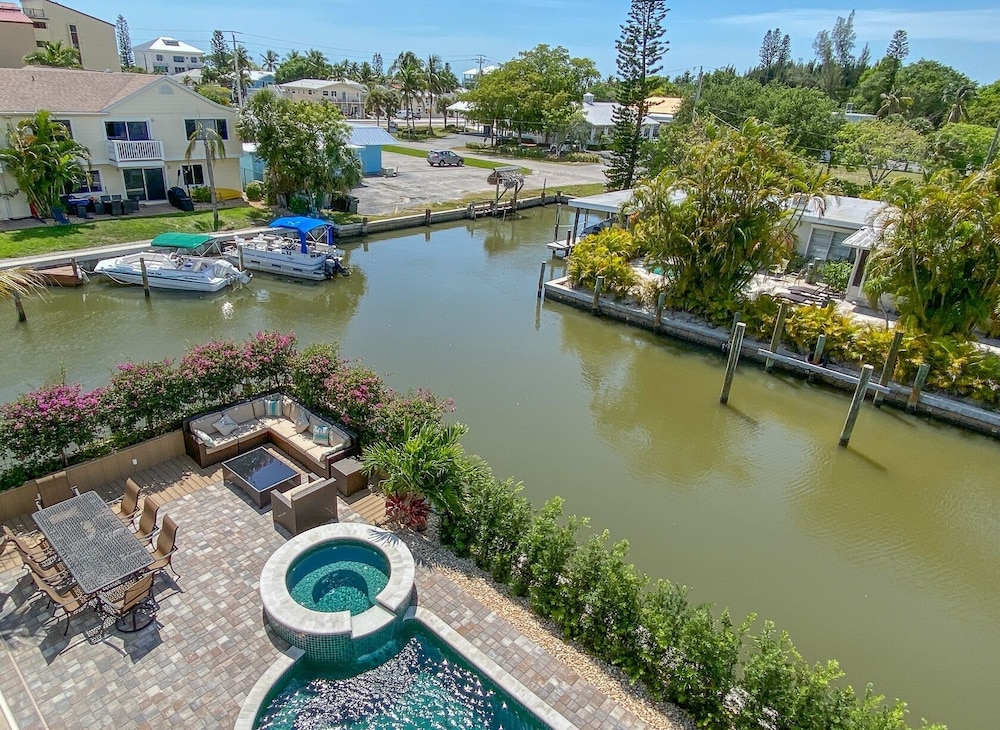 135 Island Escape: 5br Home W/ Pool And Spa! 5 Bedroom Home