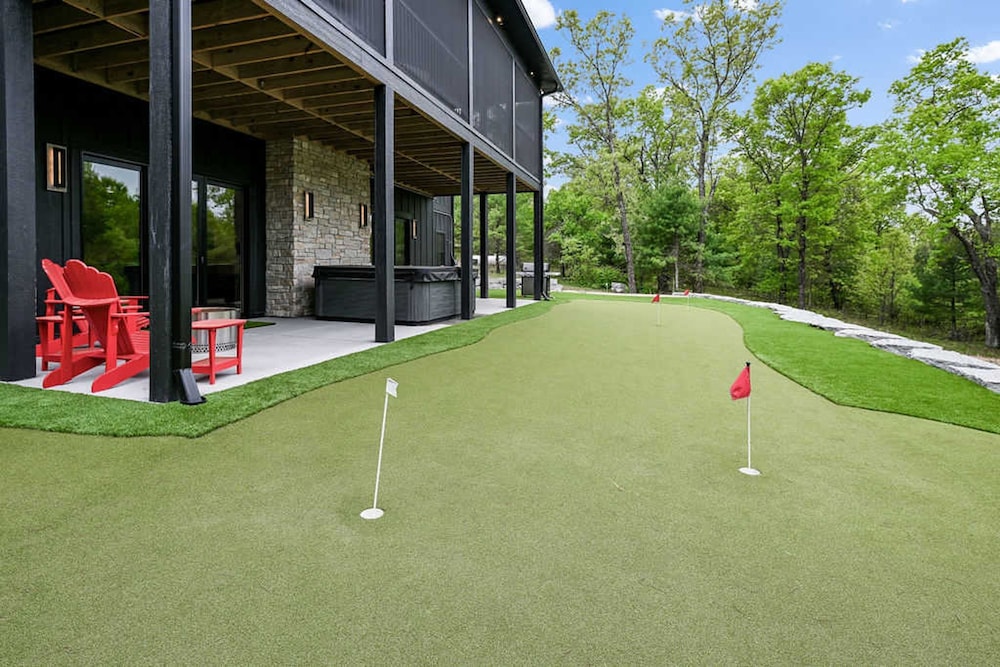 6BR Sand Valley Lodge With Hot Tub Bar Putting Green