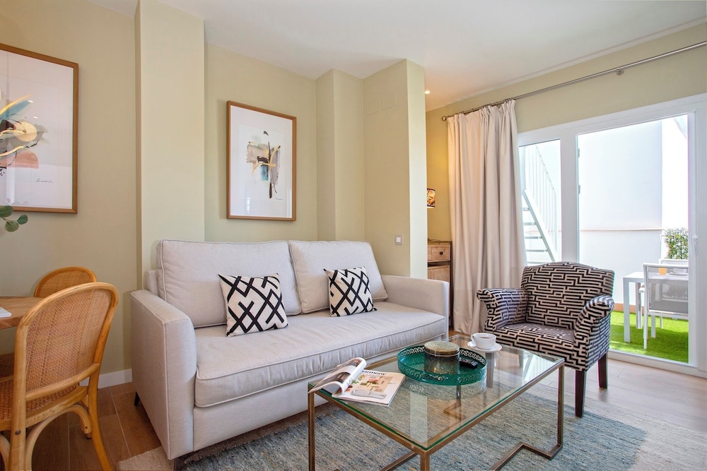 Marvelous Penthouse With 3 Terraces in Triana Castilla Terrace III