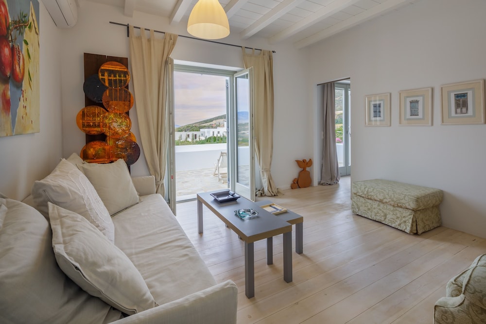 The Gallery Home - Elegant Villa In Antiparos