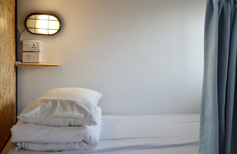 Oldmancaptain Hostel