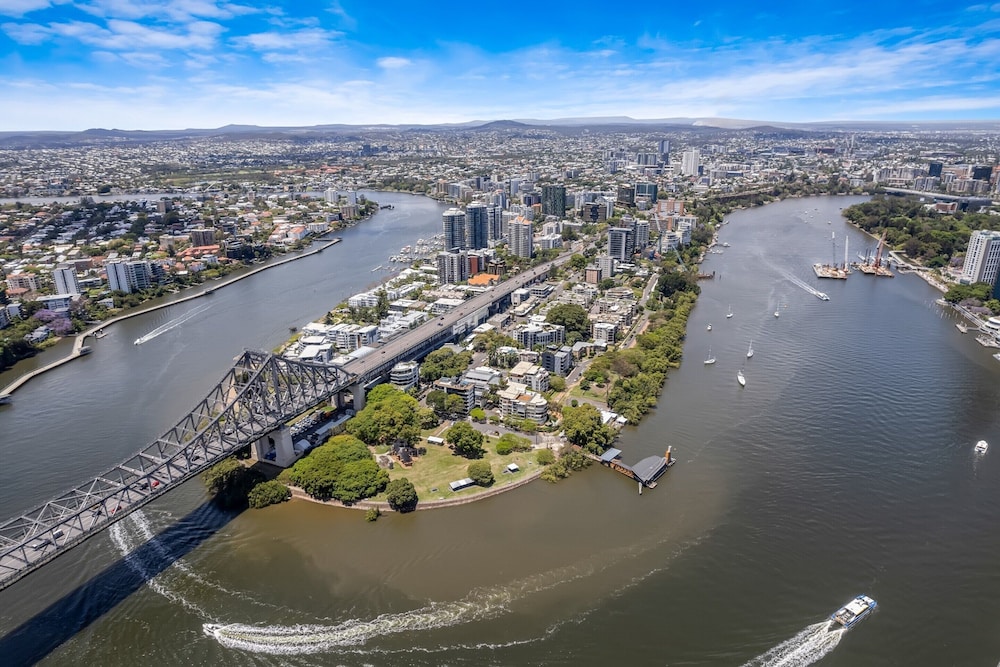 Stunning River View 2-bed With Pool
