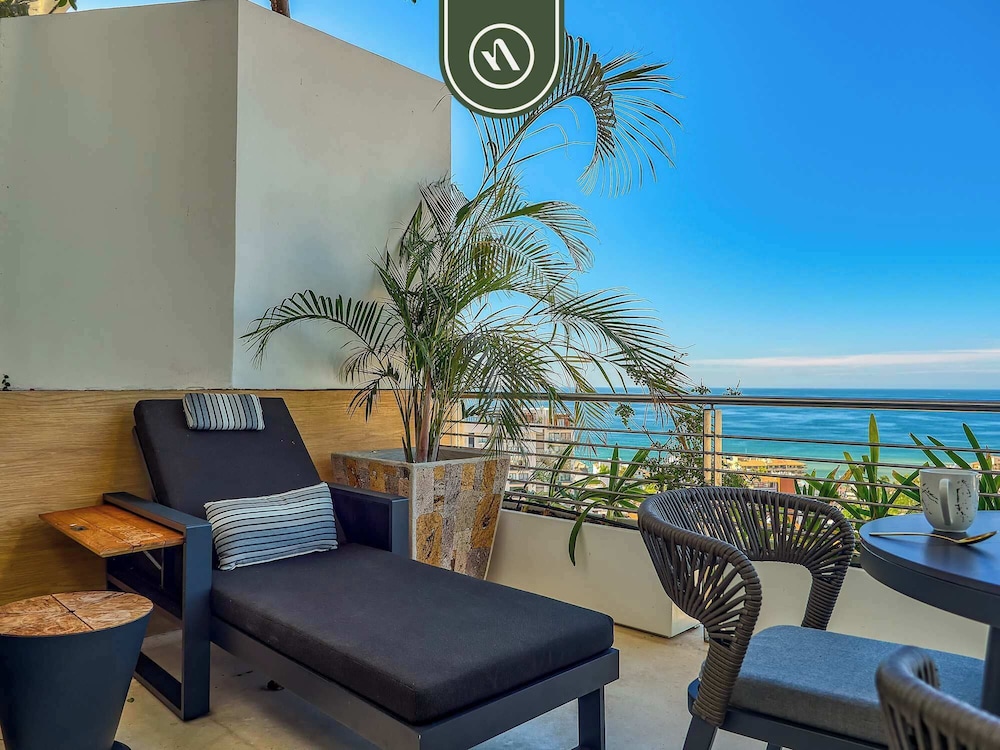 Two Story 2 BR Penthouse - Pool - Ocean View