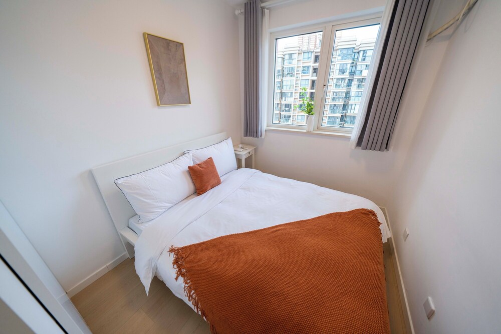 Tyms Changning Spacious 3BR 2BA APT