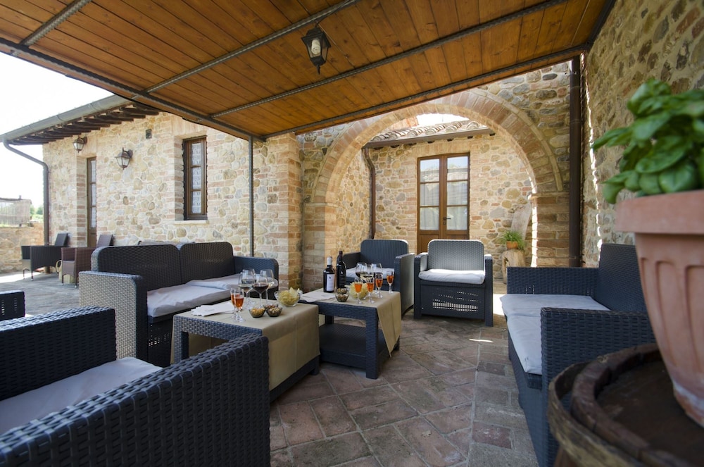 Podere Baiocco Sleeps 22 People 2 Private Pools Walking Distance to Town-podere Baiocco