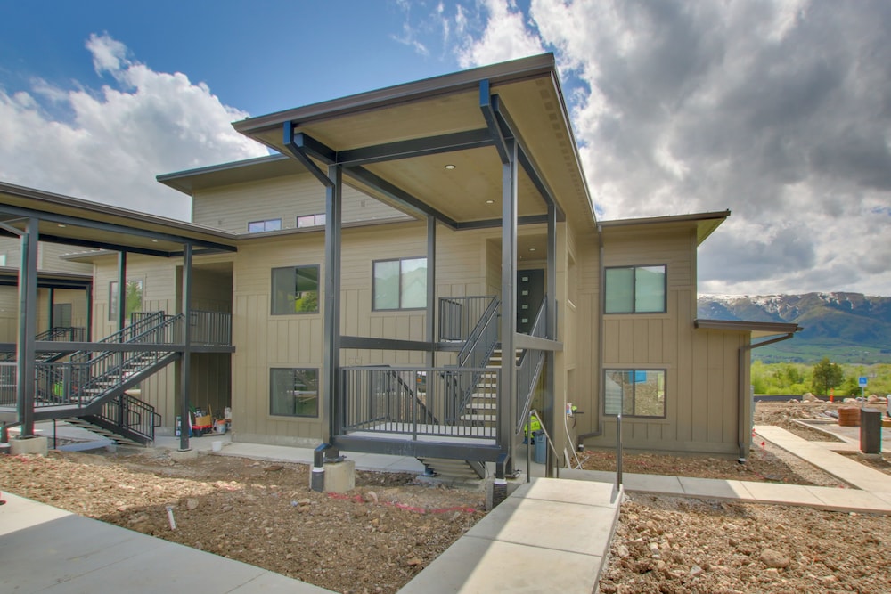 Newly Built Eden Condo w/ Golf Course View!