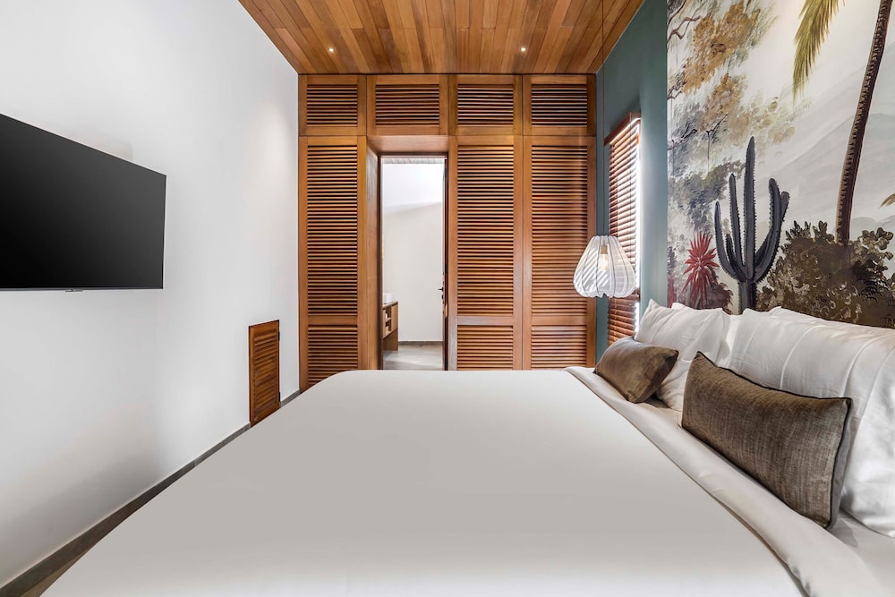 Nusantara Loft 3 Raijua by Alfred in Bali - Stunning 3 BD Loft w Private Pool Near the Beach Pererenan Beach - Canggu