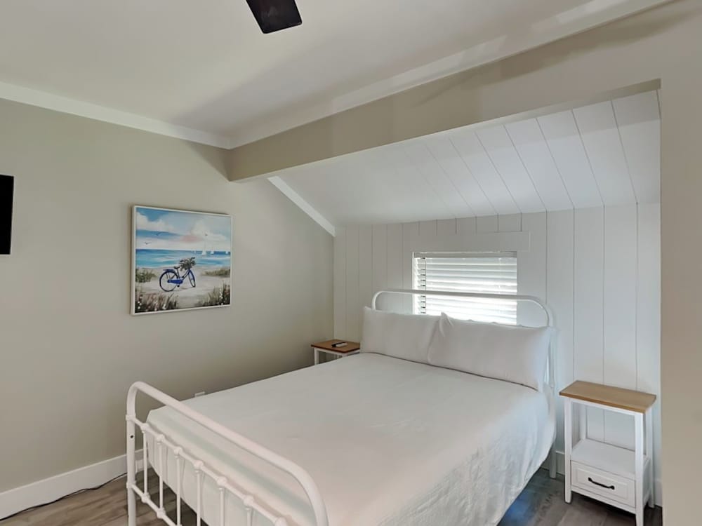 Easy on Eastern Lake by Southern Vacation Rentals