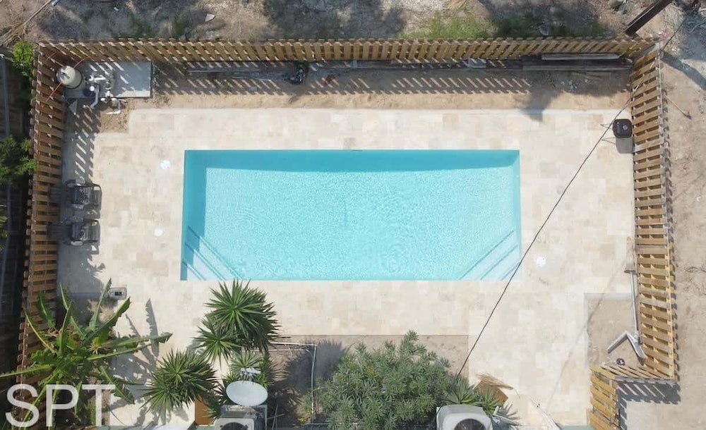 Large 3 Bedr Bay Views Pool Great Deck 3 Bedroom Condo