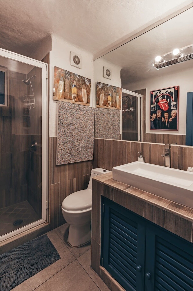 Cozy 2BR King Beds - Rooftop Pool - Fast Wifi